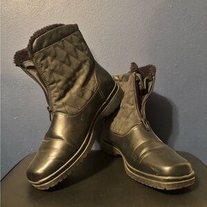 Weatherproof Quilted Ankle Boots - Black